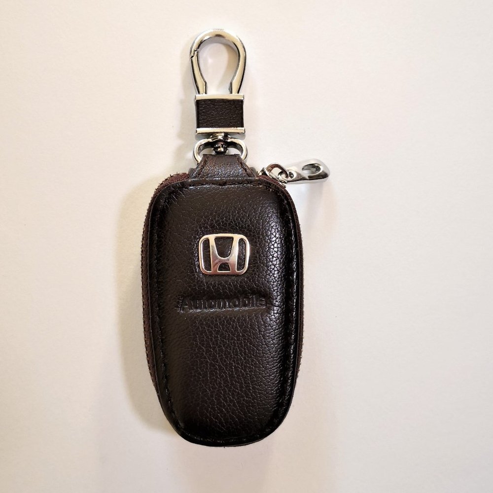 Brand New Durable Pebble Leather Keyless Car Key Holder-Brown color